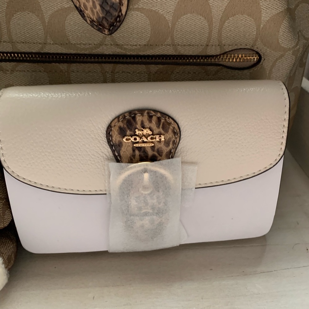 Coach Set - Picture 3 of 10